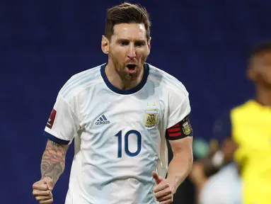 Penyerang Argentina, Lionel Messi, merayakan gol yang dicetaknya ke gawang Ekuador pada laga kualifikasi Piala Dunia 2022 di Stadion Bombonera, Jumat (9/10/2020) pagi WIB. Argentina menang 1-0 atas Ekuador. (AFP/Agustin Marcarian/pool)