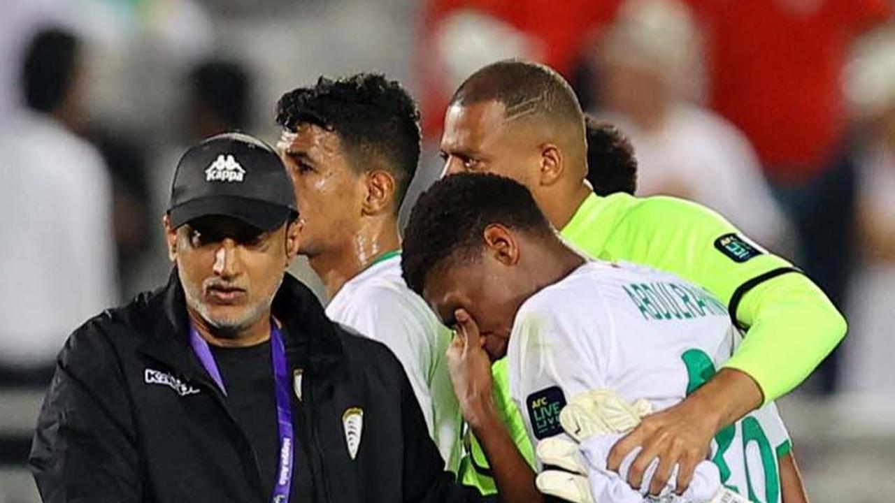 FOTO: Tangis Pemain Oman Pecah Usai Tersingkir Dramatis dari Piala Asia 2023