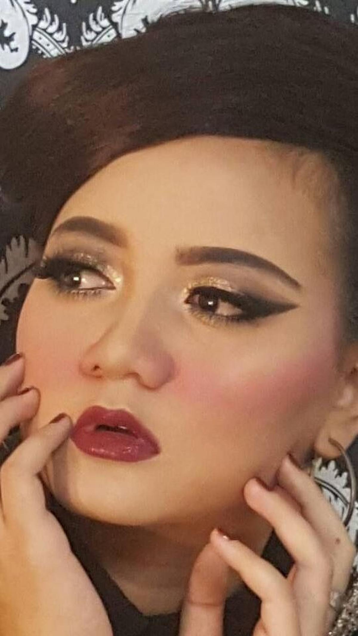 Kendati demikian, ia pun memutuskan untuk berhenti menjadi model usai resmi dinikahi Kurnia Meiga.&nbsp;