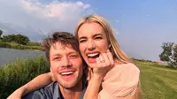 Emma Roberts bertunangan dengan Cody John. (Dok: Instagram @emmaroberts&nbsp;https://www.instagram.com/p/C9feF3KJLdO/?igsh=MXd4Z2cybzk5bml3aQ==)