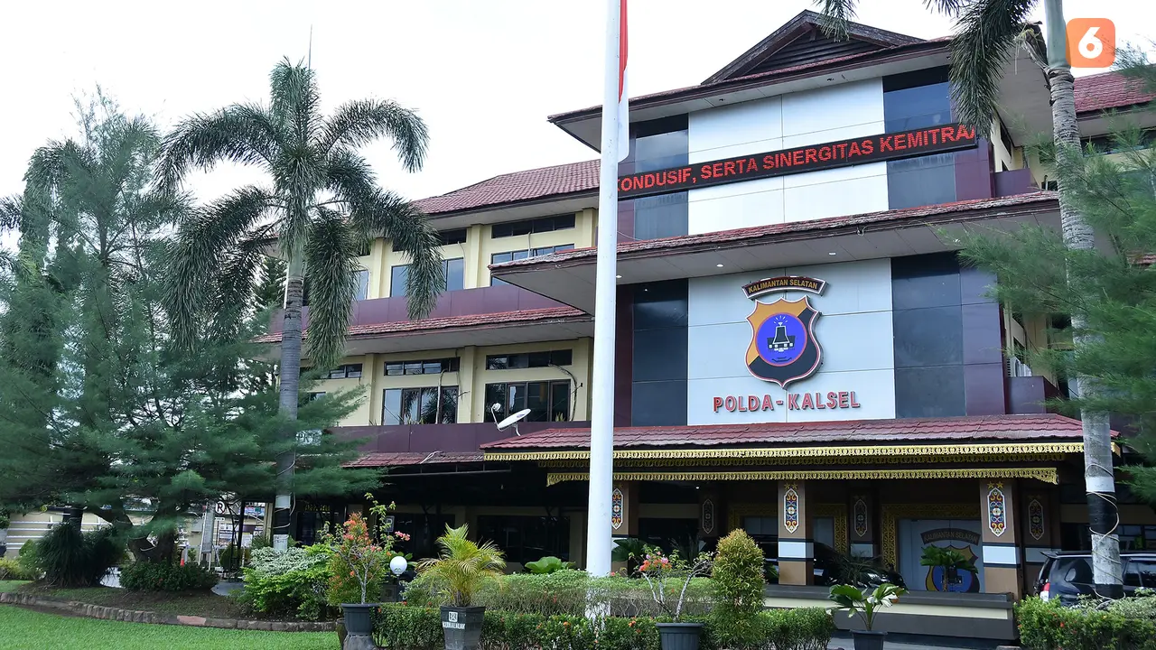 Markas Besar (Mabes) Polda Kalimantan Selatan di jalan S. Parman Koa Banjarmasin
