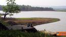 Citizen6, Wonogiri: Waduk Gajah Mungkur yang mengering menjadi obyek wisata dadakan warga Wonogiri dan sekitarnya. (Pengirim: Yusuf Cahyono)