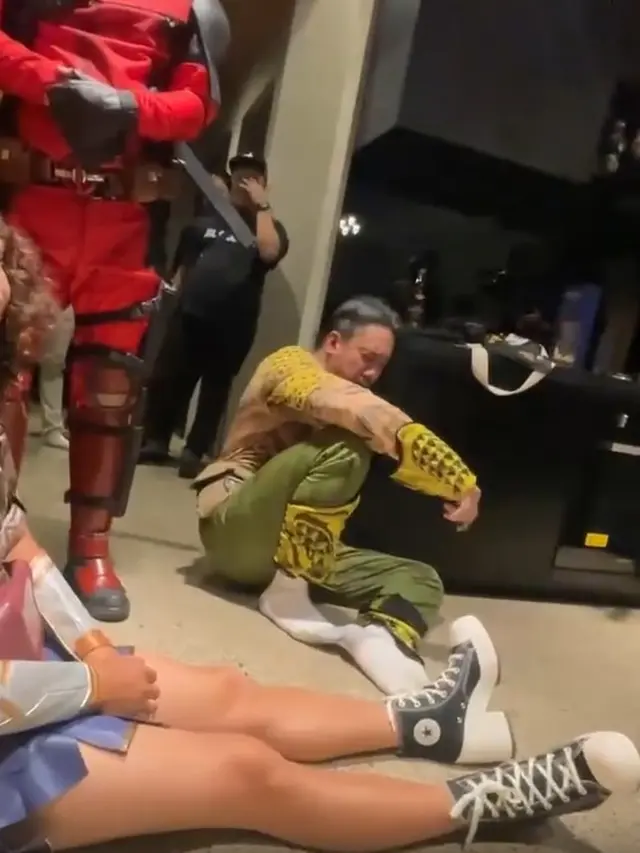 Wendi Cagur pakai kostum Wonder Woman (Instagram/t_orasudi_ro))