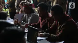Di hari pertama, 239 kepala daerah terpilih hasil Pilkada serentak 2024 mendatangi Kementerian Dalam Negeri (Kemendagri) untuk melakukan registrasi pelantikan dan menjalani pemeriksaan kesehatan. (Liputan6.com/Angga Yuniar)