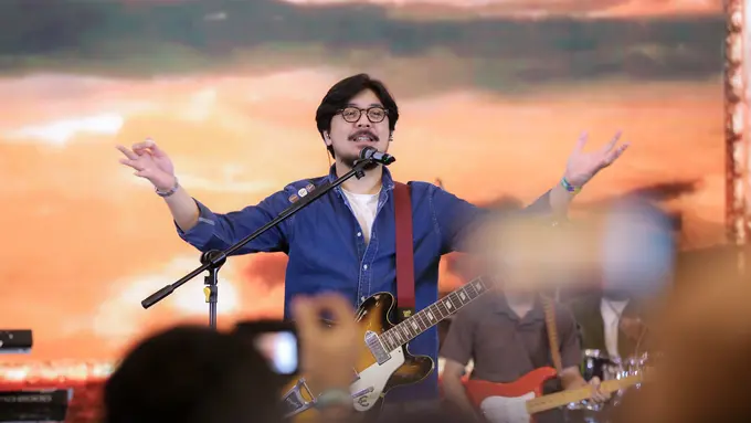 Bilal Indrajaya Menutup FIMELA Day 2024 dengan Lagu “Niscaya” yang Viral: “Tak Berdaya Bila Harus Meninggalkanmu Selalu”