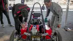 Mahasiswa mengecek kondisi Mobil listrik sebelum dipertandingan dalam ajang pameran IIMS 2019 di JIExpo Kemayoran, Jakarta, Kamis (25/4). Kompetisi yang di ikuti berbagai kampus di Indonesia tersebut untuk mengembangkan kemampuan anak bangsa di bidang teknologi otomotif. (Liputan6.com/Faizal Fanani)
