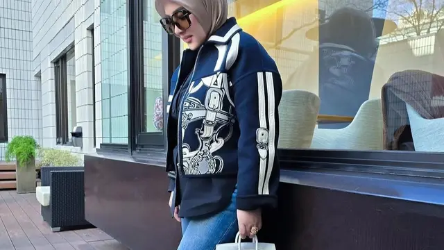 Potret Outfit Syahrini di Tokyo yang Mewah