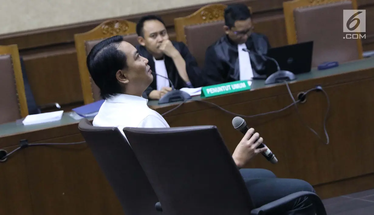 Terpidana suap pengadaan satelit monitoring Bakamla, Fayakhun Andriadi saat menjadi saksi pada sidang dugaan suap penambahan anggaran pengadaan satelit monitoring dan drone Bakamla dengan terdakwa Erwin Syaaf Arief, Pengadilan Tipikor, Jakarta, Kamis (22/8/2019). (Liputan6.com/Helmi Fithriansyah)