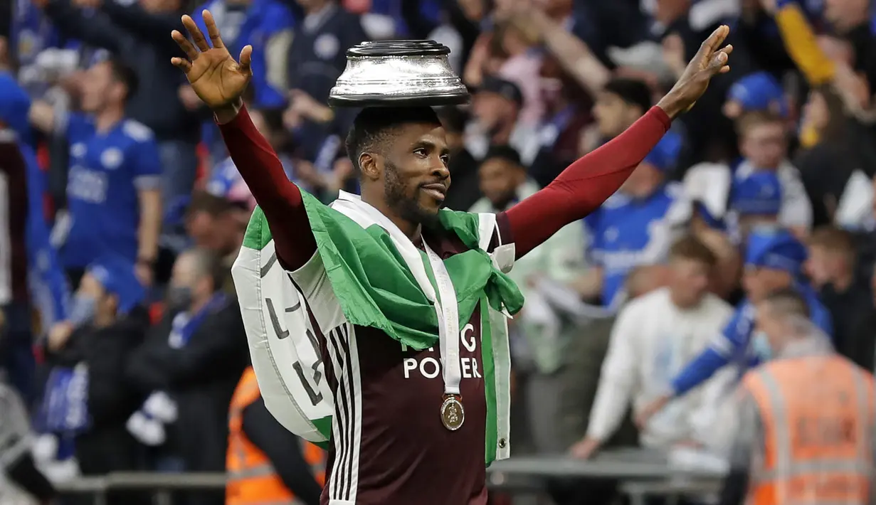 Pemain Leicester City, Kelechi Iheanacho merupakan penyerang berkebangsaan Nigeria. Ia tampil gemilang dan mampu bawa The Foxes juarai FA Cup musim lalu. Pemain 24 tahun ini telah mencatatkan 19 gol dan 5 assit dari 45 penamilannya. (Foto: AFP/Pool/Kirsty Wigglesworth)