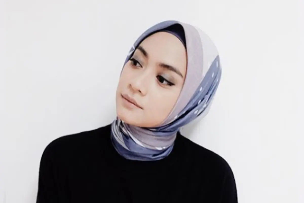 Meski Jarang Makeup, Ayudia Bing Slamet Super Elegan dengan Riasan Mata Smokey Eye