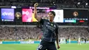 Fokus menyerang, lini pertahanan Salzburg membuat kesalahan fatal pada menit ke-84 yang berhasil dimanfaatkan Gonzalo Garcia untuk mencetak gol ketiga dan memastikan kemenangan Los Blancos. (CHARLY TRIBALLEAU/AFP)
