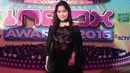 Artis muda Prilly Latuconsina kembali berhasil menuai prestasi di dunia hiburan. Tadi malam (19/10), Prilly dinobatkan sebagai Host Tamu Paling Inbox 2016 dalam ajang Inbox Awards 2016. (Bambang E. Ros/Bintang.com)