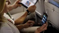Kini penumpang diperbolehkan mengakses konten di perangkat mobile mereka dengan menggunakan data internet selama berada di pesawat.