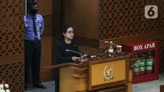 Ketua DPR Puan Maharani berpidato dalam Rapat Paripurna Penutupan Masa Sidang II yang digelar secara virtual maupun fisik di Gedung Nusantara II, Jakarta, Jumat (11/12/2020). Rapat tersebut beragendakan pidato penutupan Ketua DPR Puan Maharani. (Liputan6.com/Johan Tallo)