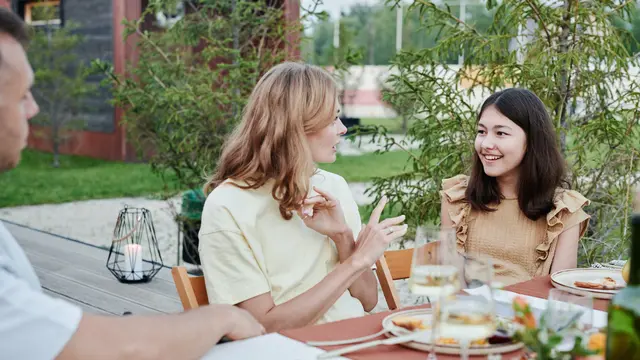 Mampu Deteksi Kebohongan, Ini 6 Tanda Orang dengan Kecerdasan Interpersonal yang Disukai Banyak Orang