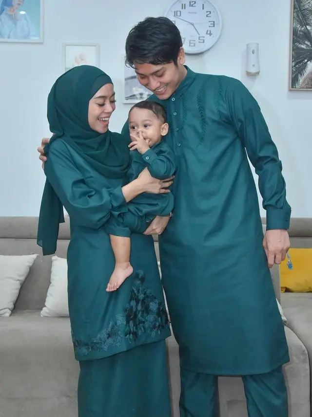 OOTD Kompak Lesti Kejora Bersama Suami dan Anak