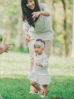 6 Tanda Bayi Siap untuk Mulai Berjalan./Copyright depositphotos.com/odua