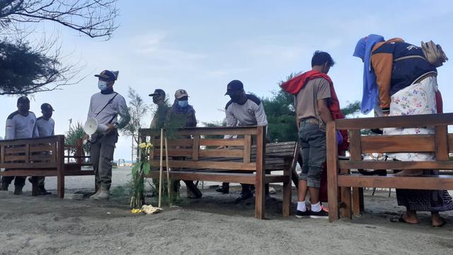 Sat Pol PP tertibkan pedangan di Pantai Parangtritis Bantul