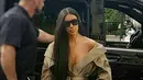 Polisi setempat mengabarkan bahwa sampai saat ini belum diketahui jumlah kerugian Kim Kardashian pada kejadian perampokan hari itu. (Instagram/Kimkardashian)