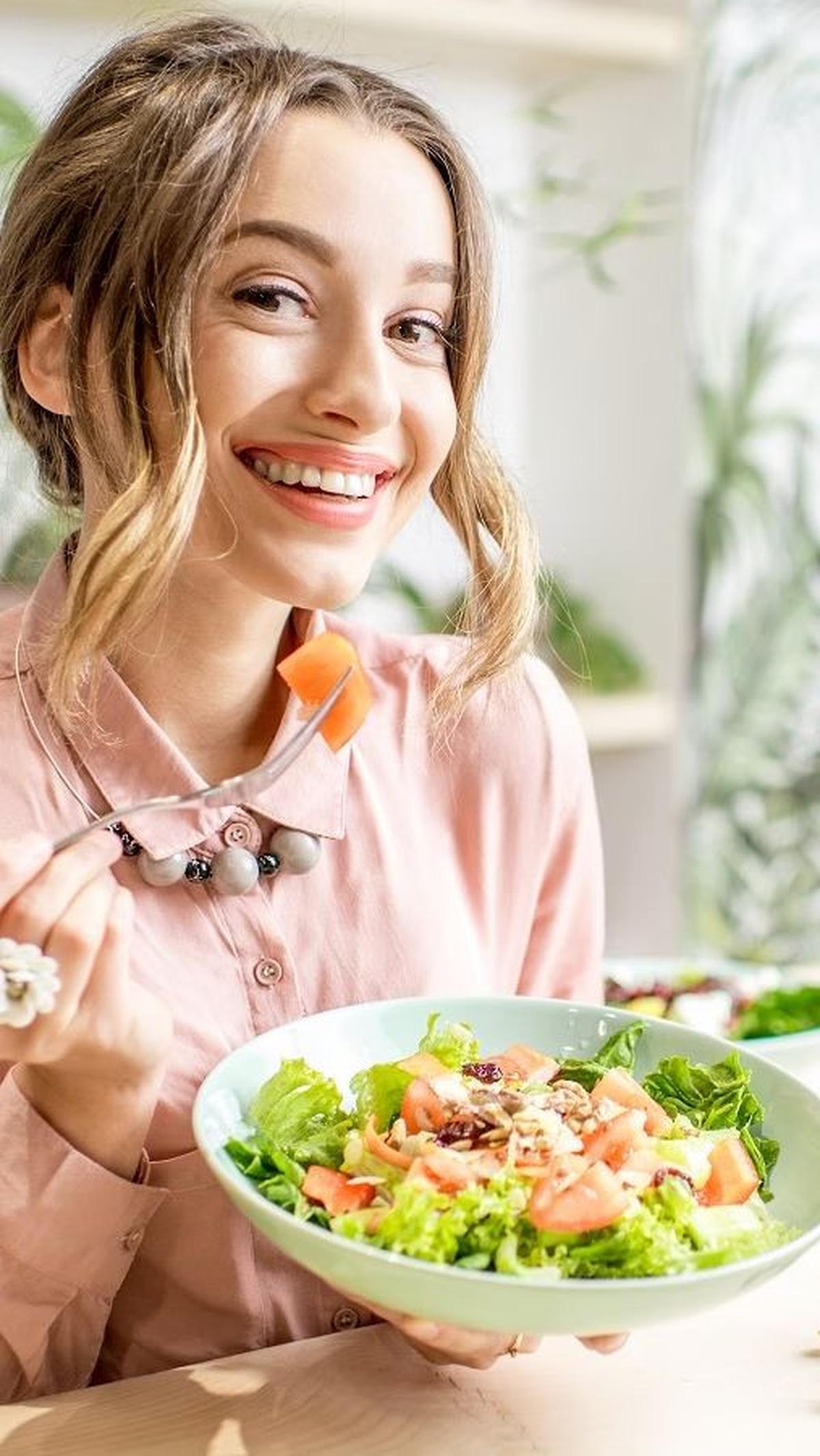 Diet yang sehat seharusnya memberikan nutrisi yang cukup untuk menjaga kesehatan tubuh. Jika Anda mengalami salah satu tanda di atas saat melakukan diet, segera konsultasikan dengan dokter atau ahli gizi untuk mendapatkan saran yang tepat mengenai diet ya