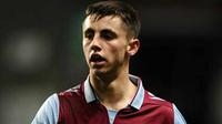 Pemain asal Aston Villa, Lewis Kinsella, dua kali terdegradasi musim ini. (Express)