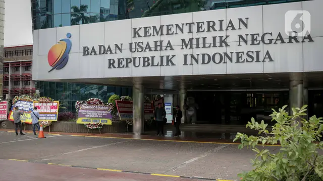 Kantor Erick Thohir Banjir Karangan Bunga