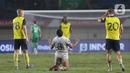 Hingga akhir pertandingan tidak ada lagi gol tercipta, Port FC unggul 2-1 atas Oxford United. Tampak dalam foto, Asnawi Mangkualam (tengah) merayakan kemenangan Port FC unggul atas Oxford United pada laga final turnamen Piala Presiden 2025 di Stadion Si Jalak Harupat, Bandung, Jawa Barat, Minggu (13/7/2025). (Liputan6.com/Helmi Fithriansyah)