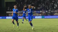 Tyronne del Pino mencetak gol saat Persib Bandung menang 2-1 atas PSIS Semarang pada pekan kelima BRI Liga 1 di Stadion Si Jalak Harupat, Soreang, Kabupaten Bandung. (Bola.com/Dok.Persib Bandung)

 