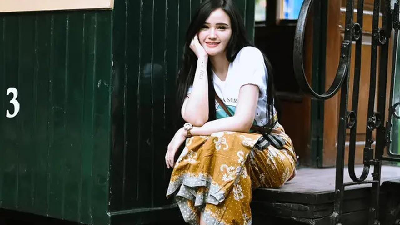 6 Inspirasi Gaya Rambut Fanny Soegi, dari Panjang hingga Pendek yang Bikin Pangling