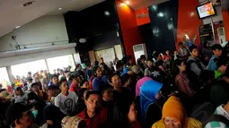 Libur Natal dan Sekolah, ribuan wisatawan memadati Taman Impian Jaya Ancol, Jakarta, Jumat (26/12/2014). Tampak antrean pengunjung di salah satu wahana wisata yang ada di Taman Impian Jaya Ancol. (Liputan6.com/Faisal R Syam)