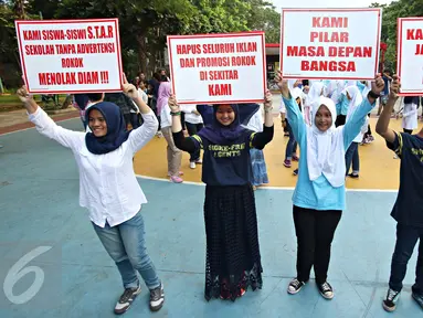 Siswa SMP dari perwakilan delapan sekolah di Jakarta dan Bandung mengikuti kegiatan bertajuk 'Sekolah Tanpa Advertensi Rokok (STAR): Menolak Diam' di Taman Menteng, Jakarta, Sabtu (21/11). (Liputan6.com/Immanuel Antonius)