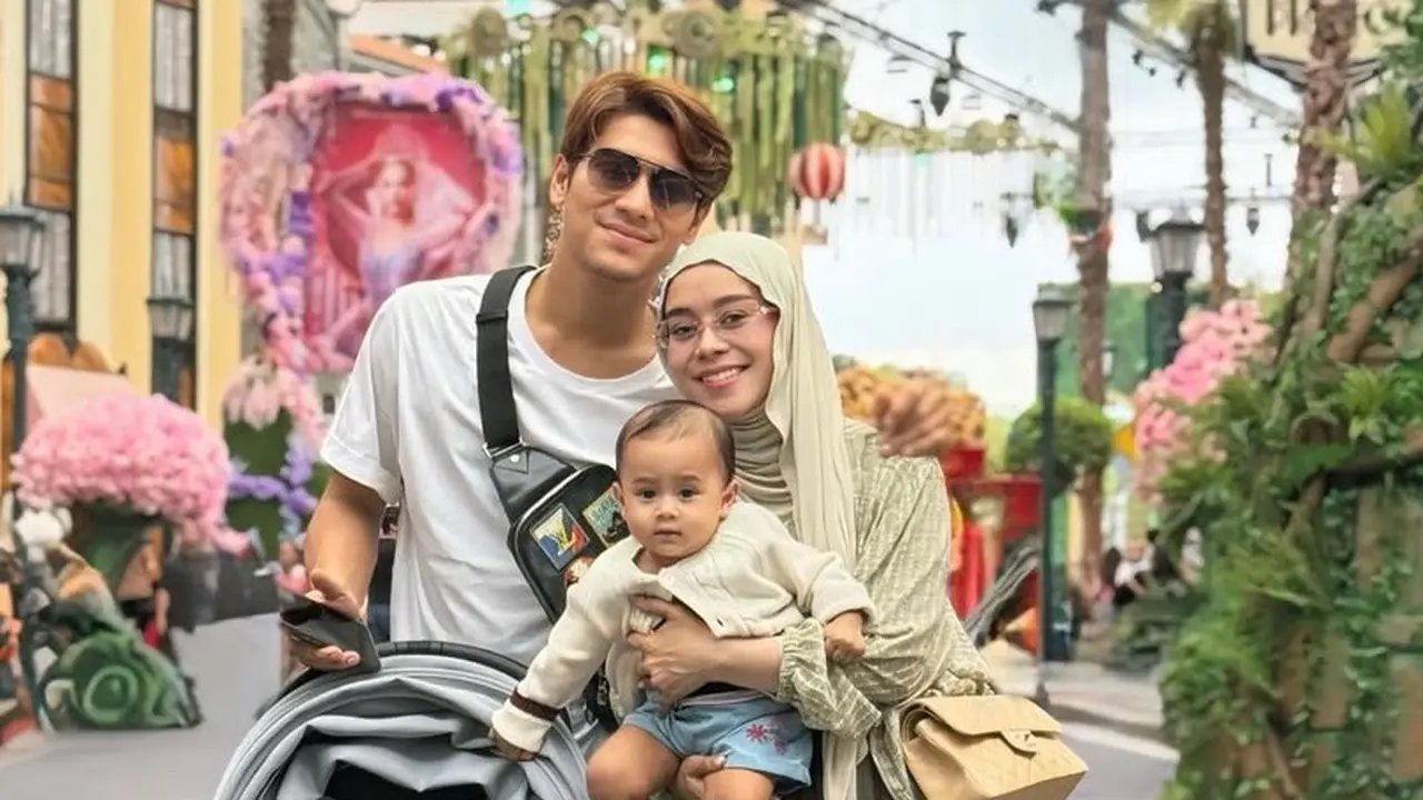 Outfit Lesti Kejora Liburan ke Singapura. [@lestikejora]