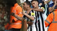 Selebrasi Miguel Almiron usai mencetak gol bagi Newcastle United ke gawang Man City dalam lanjutan Liga Inggris 2022/2023, Minggu (22/8/2022) malam WIB. (AP Photo/Rui Vieira)