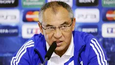 Gaya pelatih Schalke 04 Felix Magath dalam sesi konferensi pers, 13 September 2010, jelang laga Liga Champions melawan Lyon di Gerland Stadium, Lyon. AFP PHOTO / PHILIPPE DESMAZES 