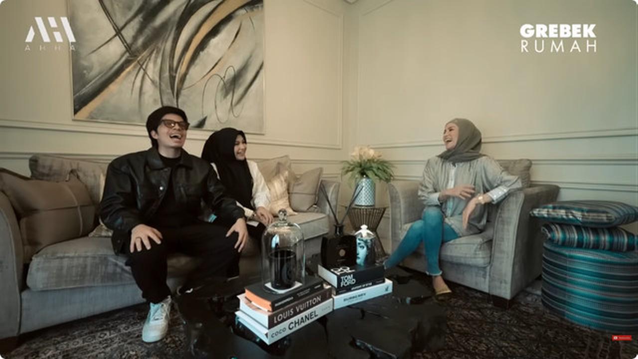 5 Potret Ruang Tamu Rumah Olla Ramlan dan Interiornya, Mewah tapi Tetap Cozy