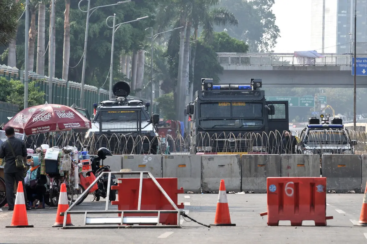 Antisipasi Unjuk Rasa Susulan, Poisi Tutup Akses Menuju Gedung DPR