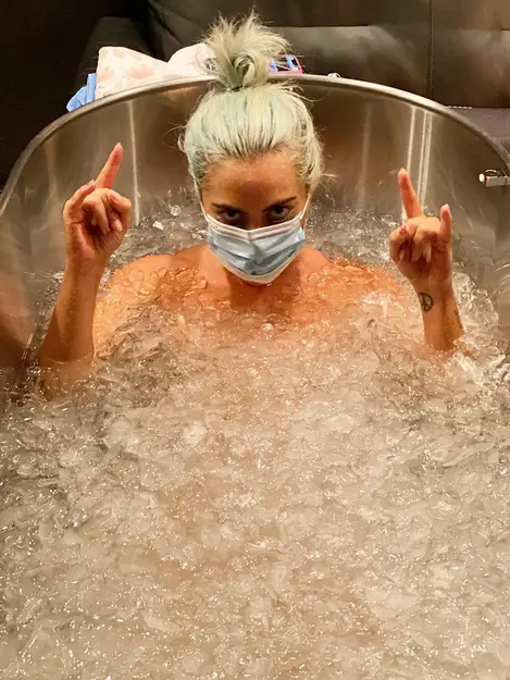 Manfaat Mengejutkan Dari Mandi Air Es Yang Sering Dilakukan Lady Gaga Setelah Manggung Lifestyle Fimela Com