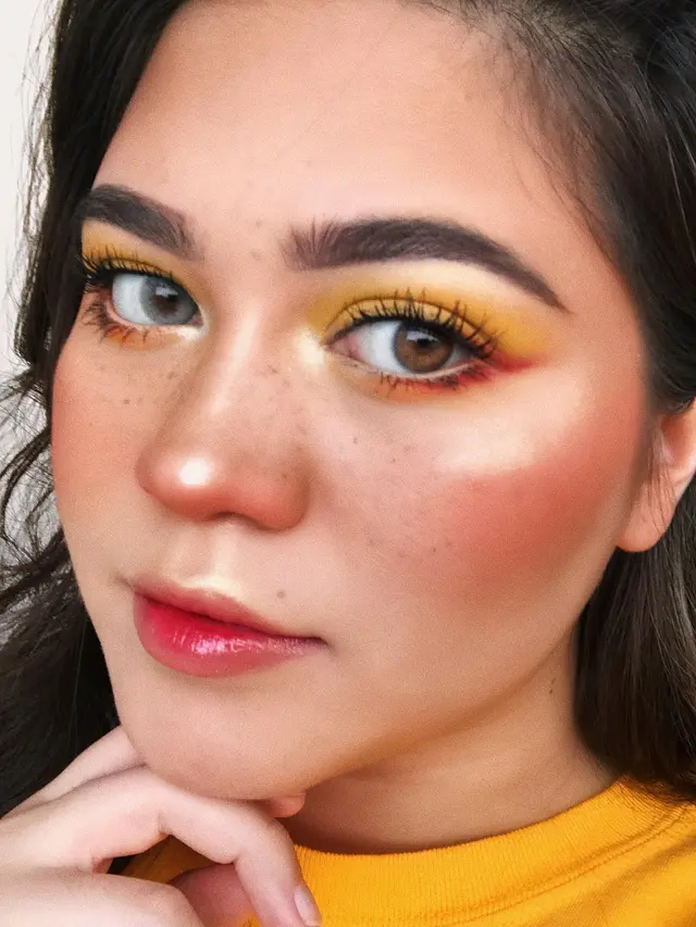 [Bintang] Super Fresh, Begini Dandanan Sarah Ayu yang Segar Seperti Jeruk