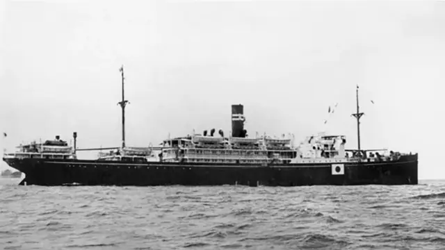 Bagian sisi kanan kapal penumpang Jepang Montevideo Maru, yang tenggelam pada 1942 setelah ditorpedo oleh kapal selam Angkatan Laut AS saat membawa lebih dari 1.000 tahanan. (Australian War Memorial)