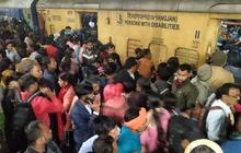 VIDEO Penumpang Terinjak-injak Berdesakan Berebut Masuk Kereta di Stasiun New Delhi, 18 Orang Tewas