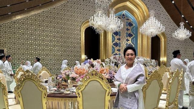 Potret Titiek santap jamuan malam, sumber Instagram: @titieksoeharto