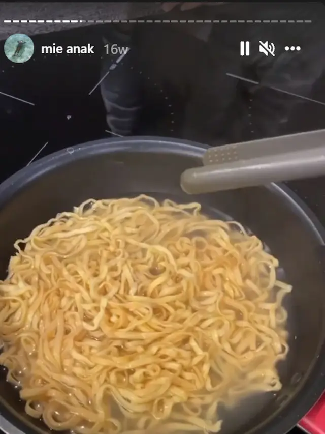 Ayudia Bing Slamet memasak untuk anak