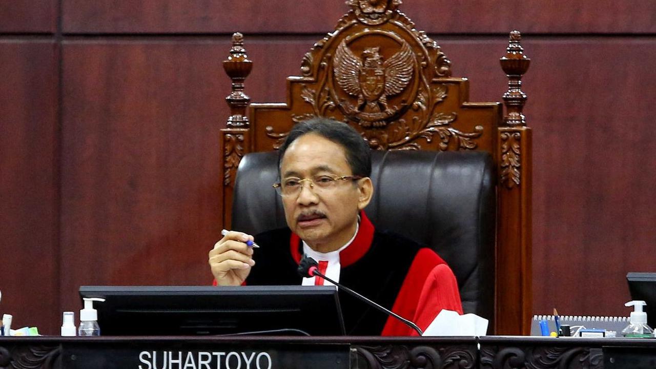 Dalam momen tersebut, keempat menteri itu dicecar dengan berbagai pertanyaan seputar dugaan cawe-cawe Presiden Joko Widodo atau Jokowi dalam Pemilu 2024, termasuk bagi-bagi bantuan sosial (bansos).&nbsp;Liputan6.com/Angga Yuniar