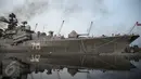 The Destroyer Bystriy atau Kapal perang penghancur Bystriy milik Rusia saat bersandar di Pelabuhan Tanjung Priok, Jakarta, Senin (28/12/2015). Kunjungan kapal ini dalam lingkup kerjasama militer Indonesia-Rusia. (Liputan6.com/Faizal Fanani)