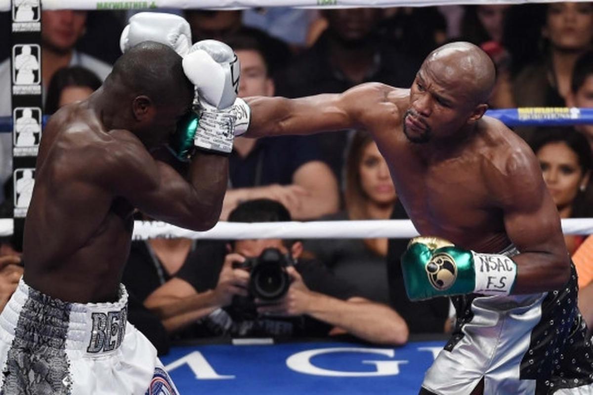Ini pukulan-pukulan telak Mayweather di wajah Berto