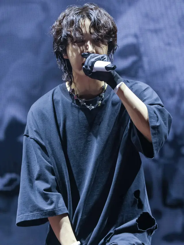Penampilan J-Hope di Atas Panggung Lollapalooza, Bikin Penonton Kagum