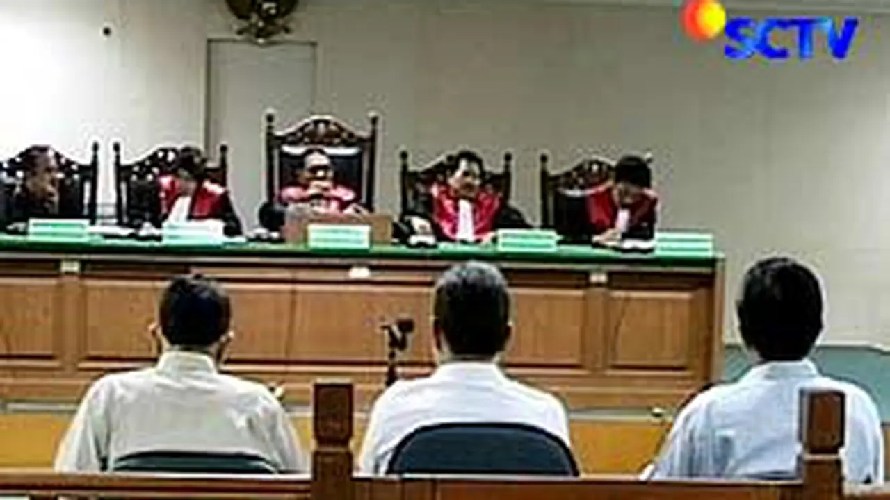 090302cdani_sidang.jpg