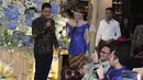 Suasana lamaran Gilang Dirga dan Adiezty Fersa di kawasan Wijaya, Jakarta, Selatan Rabu (17/08) Gilang Dirga melamar sang kekasih Adiezty Fersa, tepat di hari ulang tahunnya pada (17/08/2016). (Liputan6.com/Herman Zakharia)