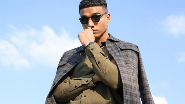 Penampilan Fadly Faisal saat Pakai Jas, Tampil Elegan dan Menawan