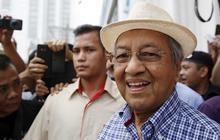 Mahathir Mohamad diperiksa polisi Malaysia usai kritik skandal 1MDB